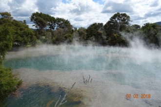 Rotorua - boues fumantes, sulfures et maoris